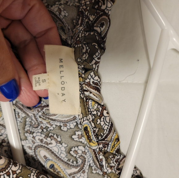 Dress. - Picture 2 of 4